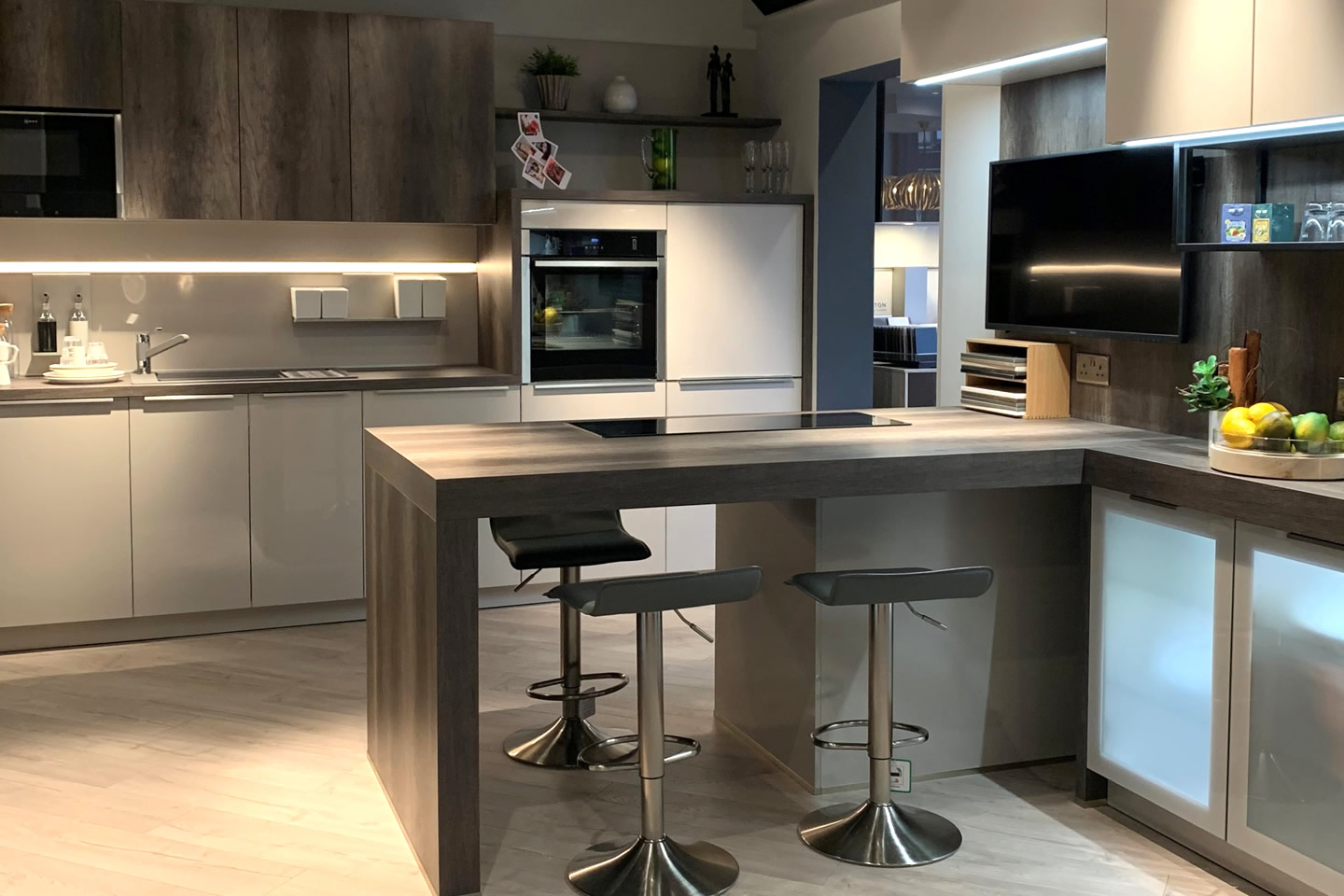 Gideon Robinson Kitchen Sale