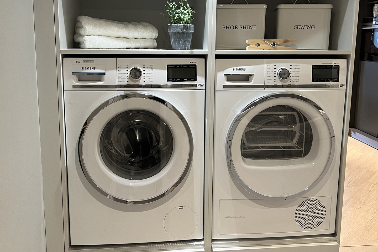 Gideon Robinson Kitchen Sale